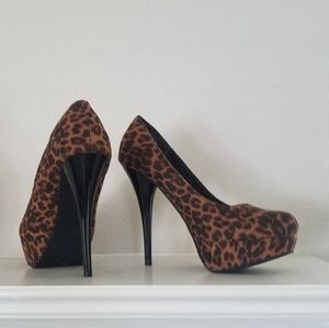 Leopard pumps